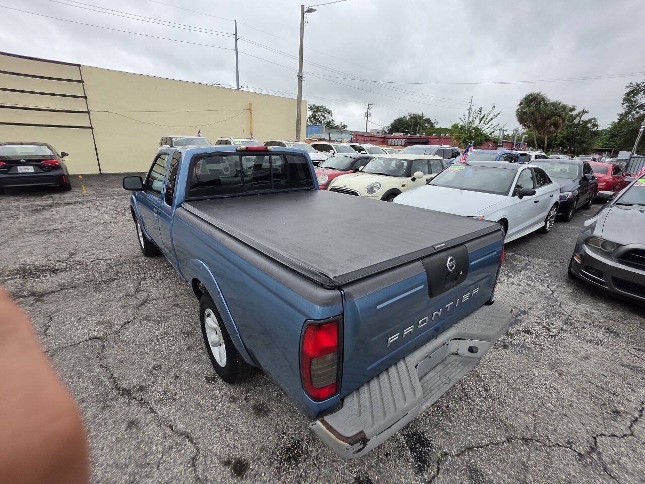 Used 2004 Nissan Frontier XE w/ (VTP) Value Truck Pkg RWD image 9