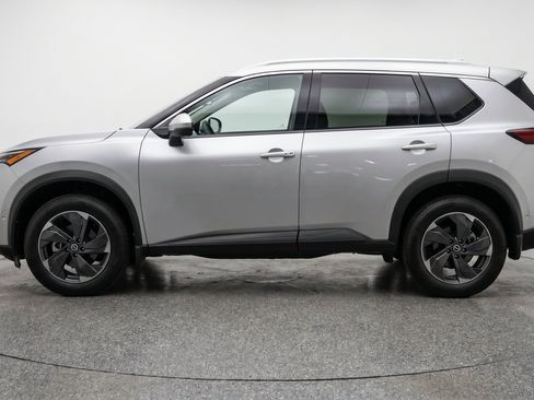 Used 2025 Nissan Rogue SV AWD/4WD image 5