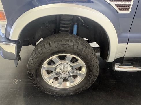 Used 2010 Ford F250 Lariat image 12