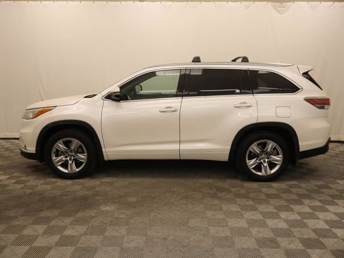 Used 2016 Toyota Highlander Limited w/ Driver Technology Package AWD/4WD image 2