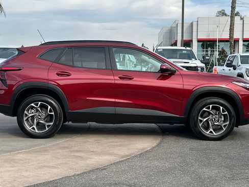 Certified 2025 Chevrolet Trax LT image 3