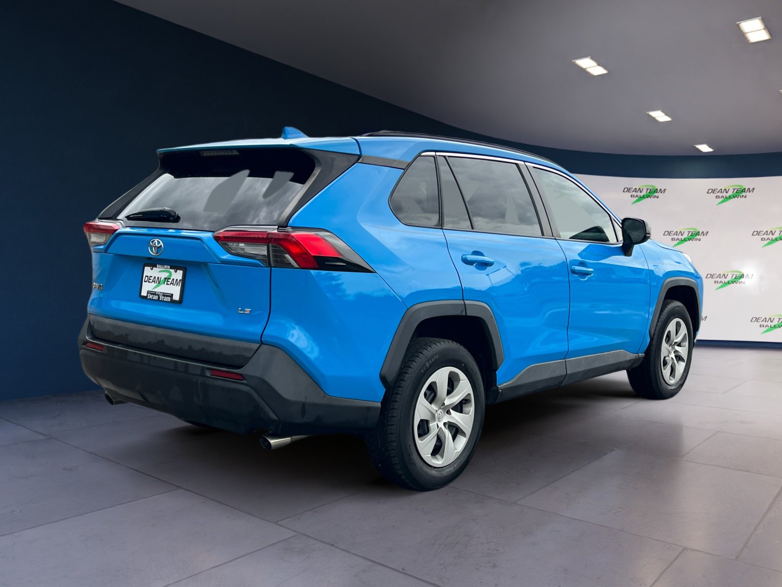 Used 2019 Toyota RAV4 LE FWD image 8