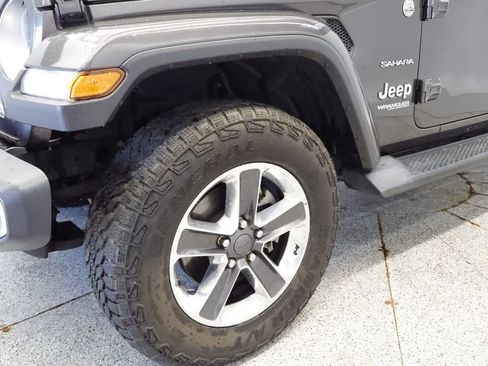 Certified 2019 Jeep Wrangler Unlimited Sahara AWD/4WD image 14