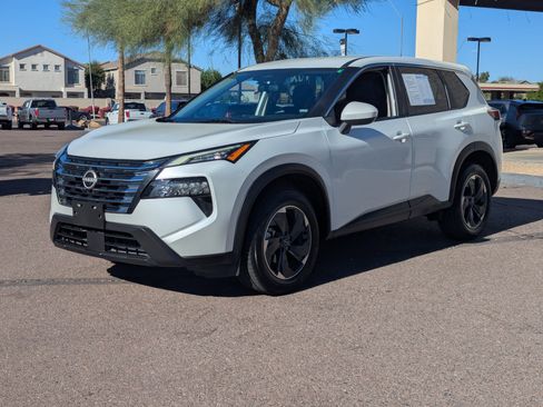 Used 2024 Nissan Rogue SV image 6