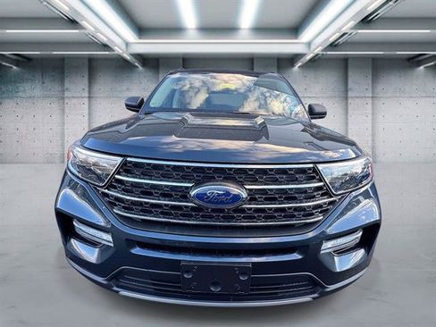 Used 2022 Ford Explorer XLT w/ Equipment Group 202A image 2