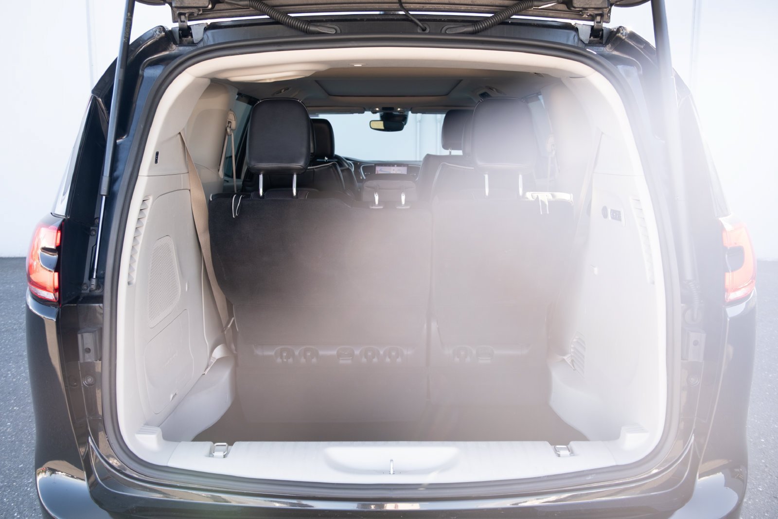 Used 2022 Chrysler Pacifica Limited FWD image 28
