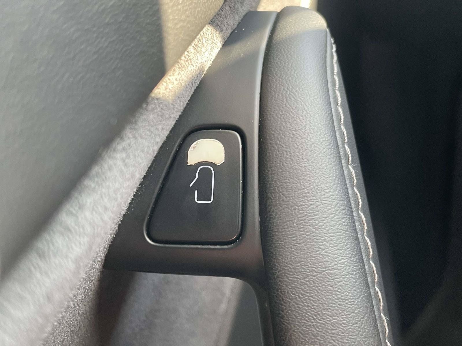 Used 2022 Tesla Model Y Performance AWD/4WD image 23