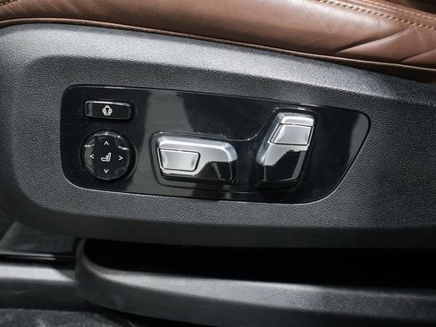 Used 2021 BMW X7 M50i image 12