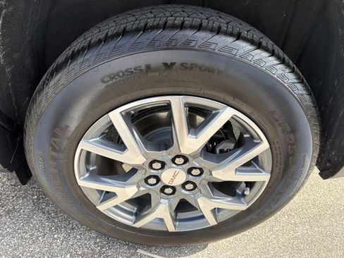 Used 2023 GMC Acadia SLT w/ Preferred Package FWD image 32