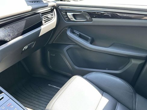 Certified 2026 Porsche Macan AWD/4WD image 30
