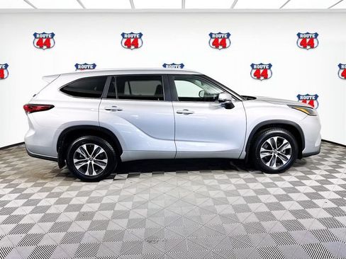 Used 2023 Toyota Highlander XLE AWD/4WD image 27