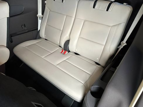 Used 2020 Ford Explorer Platinum w/ Premium Technology Package image 22