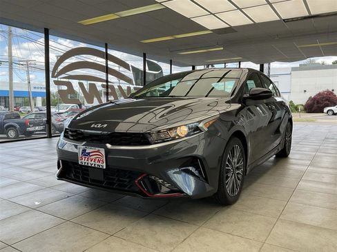 Used 2023 Kia Forte GT-Line w/ GT-Line Premium Package FWD image 3
