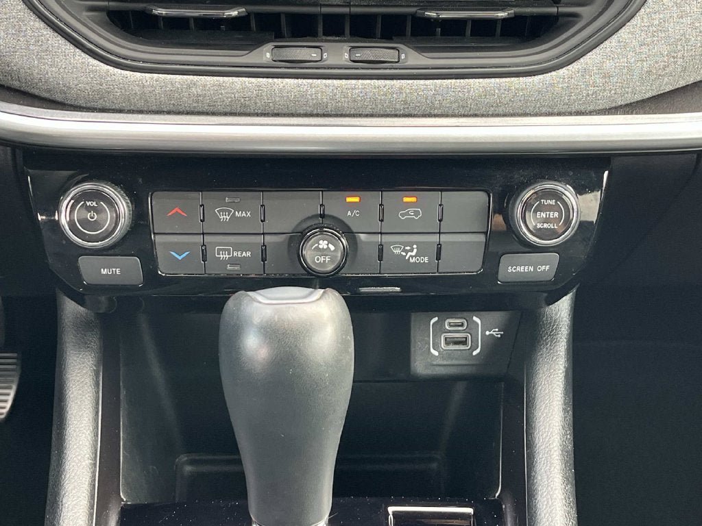 Used 2024 Jeep Compass Latitude AWD/4WD image 13