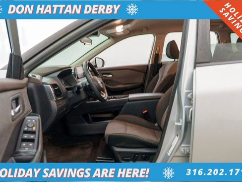 Used 2022 Nissan Rogue SV image 5