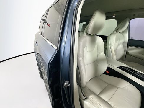 Used 2020 Volvo XC90 T5 Momentum w/ Protection Package Premier image 28