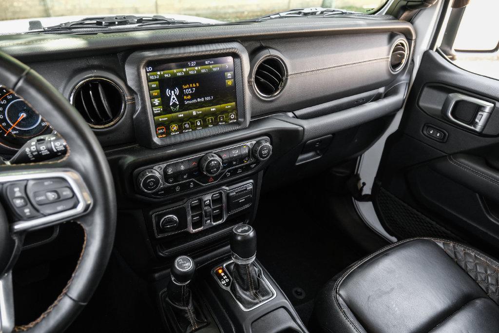 Used 2021 Jeep Wrangler Unlimited Sahara AWD/4WD image 34