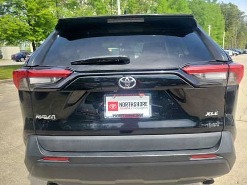 Used 2021 Toyota RAV4 XLE FWD image 5