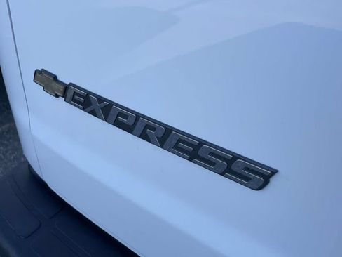 Used 2025 Chevrolet Express 2500 w/ Driver Convenience Package RWD image 10