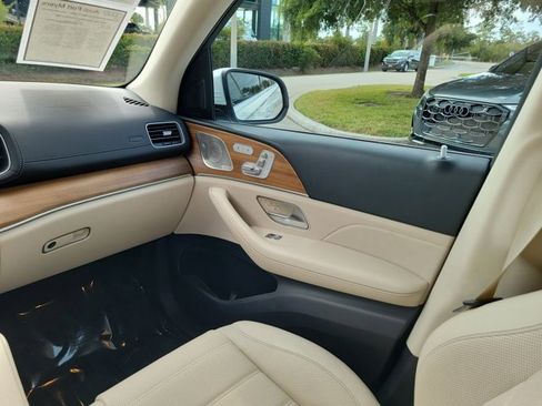 Used 2022 Mercedes-Benz GLS 450 4MATIC image 15