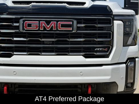 Used 2024 GMC Sierra 2500 AT4 w/ AT4 Premium Plus Package AWD/4WD image 4