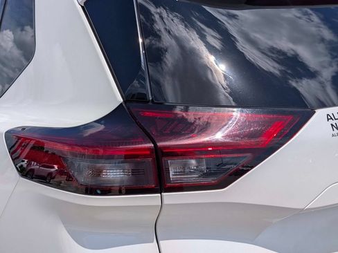 Certified 2023 Nissan Rogue SL w/ SL Premium Package FWD image 12