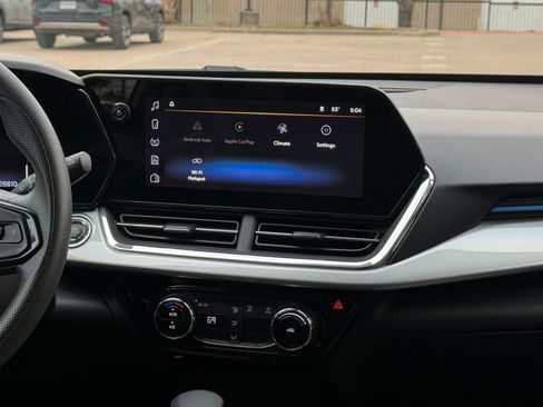 Used 2025 Chevrolet Trax LT image 17