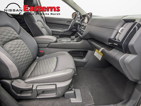 New 2025 Nissan Pathfinder SV w/ SV Premium Package image 23