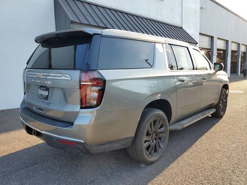 Used 2023 Chevrolet Suburban LS RWD image 4