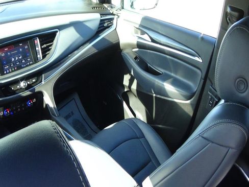 Used 2024 Buick Enclave Premium image 14