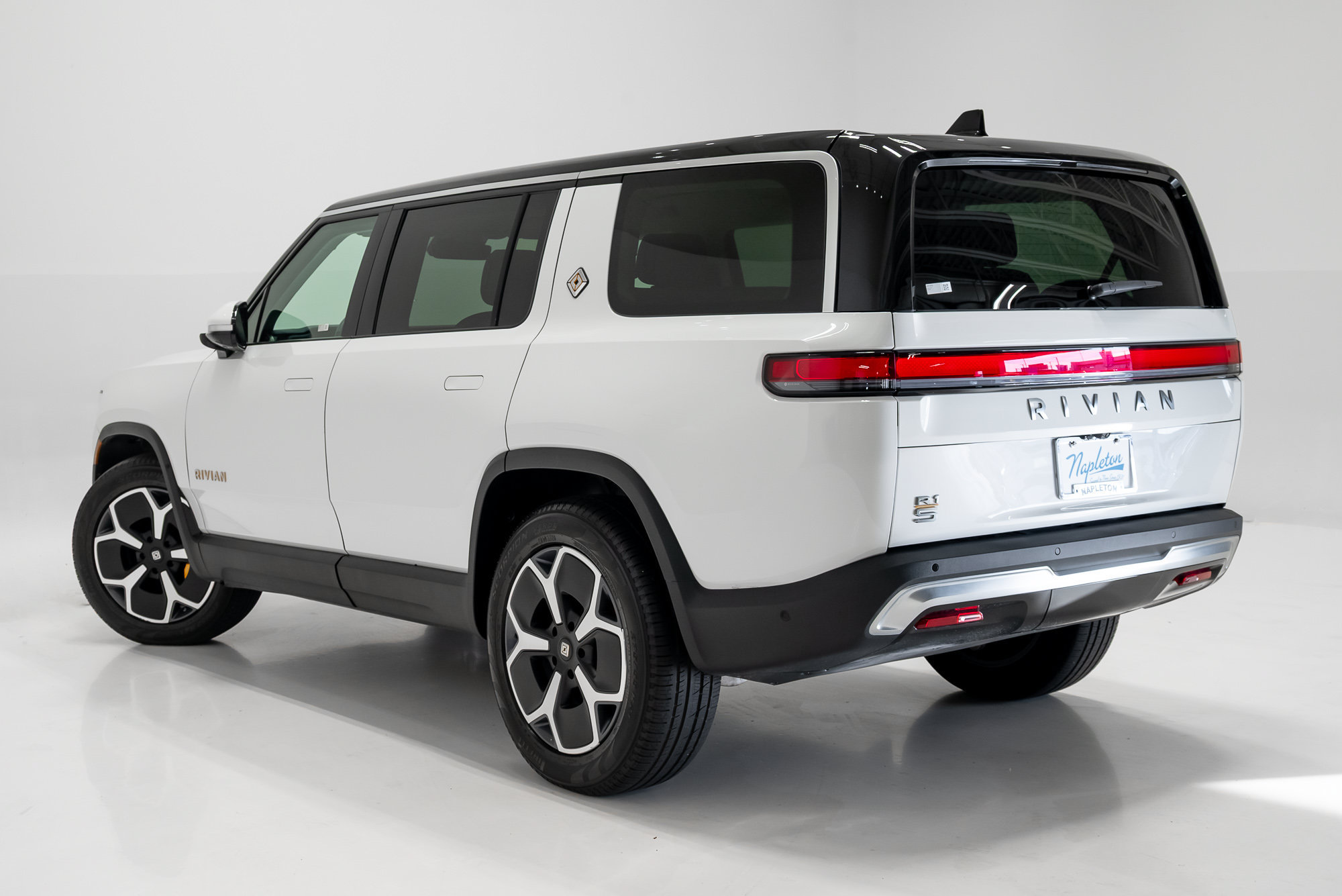Used 2024 Rivian R1S Adventure Quad AWD/4WD image 28