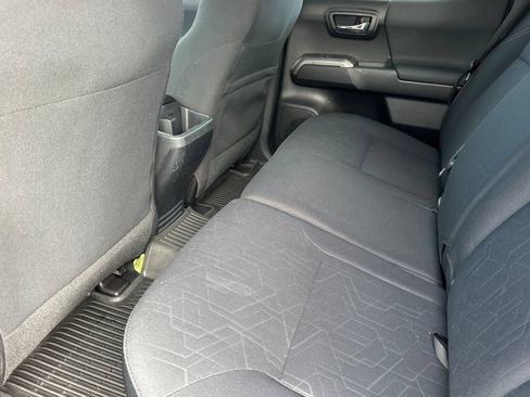 Used 2019 Toyota Tacoma TRD Sport w/ Technology Package RWD image 14