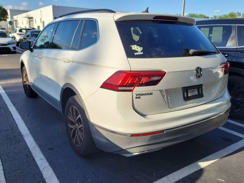Used 2020 Volkswagen Tiguan SE w/ Panoramic Sunroof Package FWD image 4