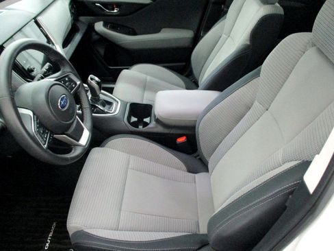 Used 2025 Subaru Outback Premium image 9