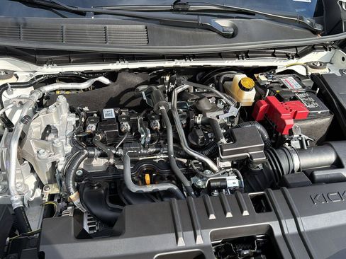Used 2025 Nissan Kicks SR FWD image 32