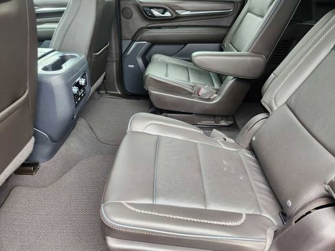 Used 2024 GMC Yukon XL Denali AWD/4WD image 10