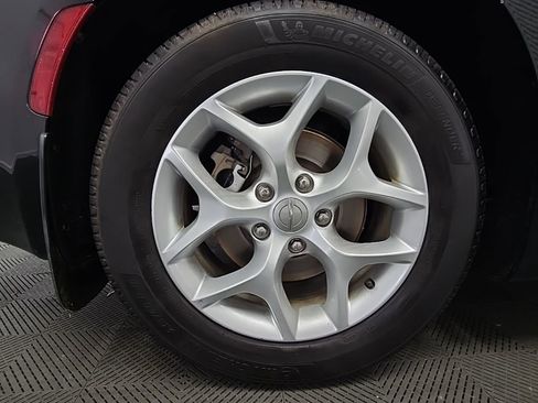 Used 2017 Chrysler Pacifica Touring-L w/ Tire & Wheel Group image 46