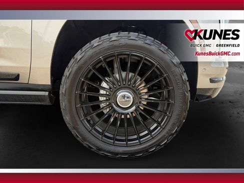Used 2025 Cadillac Escalade Sport Platinum w/ LPO, Floor Liner Package AWD/4WD image 13