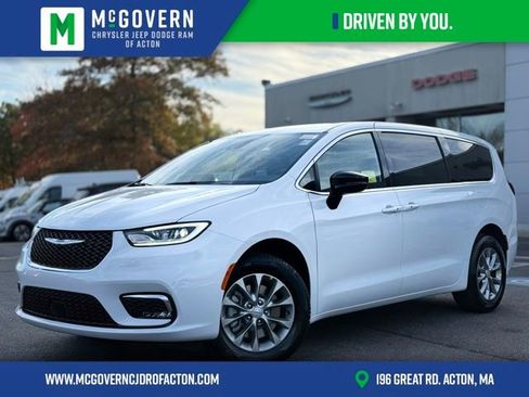 New 2026 Chrysler Pacifica Select image 1