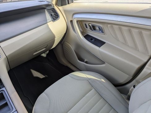 Used 2018 Ford Taurus SE image 15