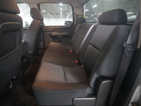 Used 2013 Chevrolet Silverado 2500 LT w/ Interior Plus Package AWD/4WD image 22