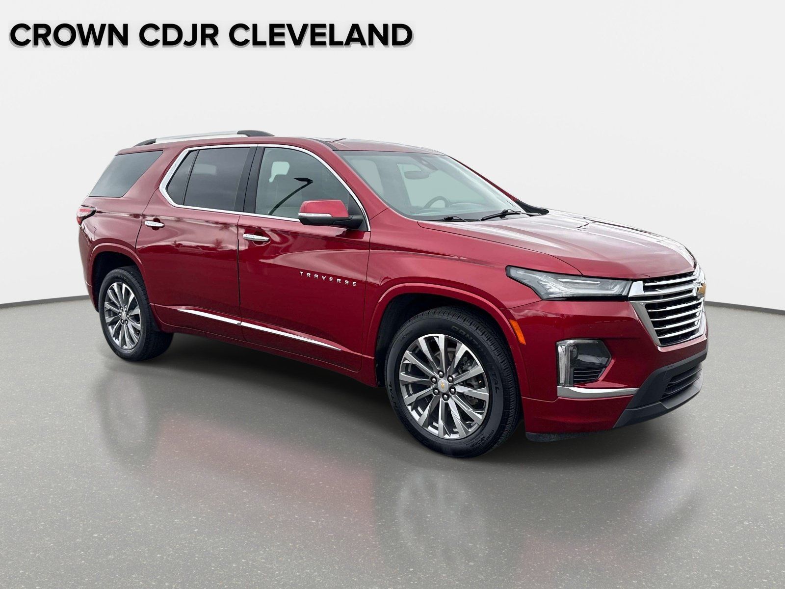 Used 2023 Chevrolet Traverse Premier FWD image 2