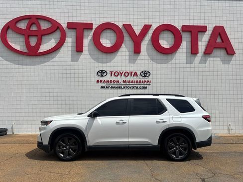 Used 2025 Honda Pilot Sport image 5