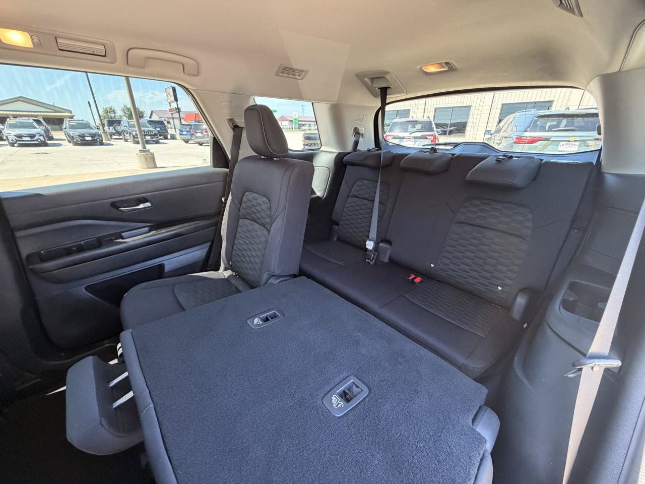 Used 2022 Nissan Pathfinder SV AWD/4WD image 12