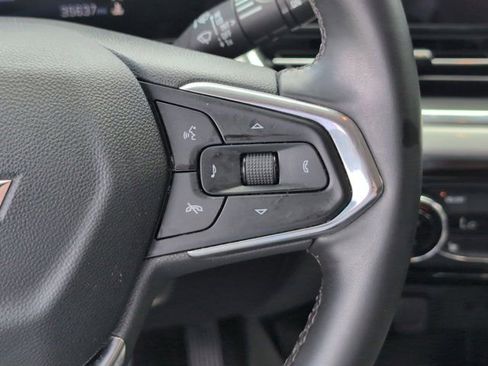 Used 2025 Chevrolet Trax LT w/ LT Convenience Package FWD image 21