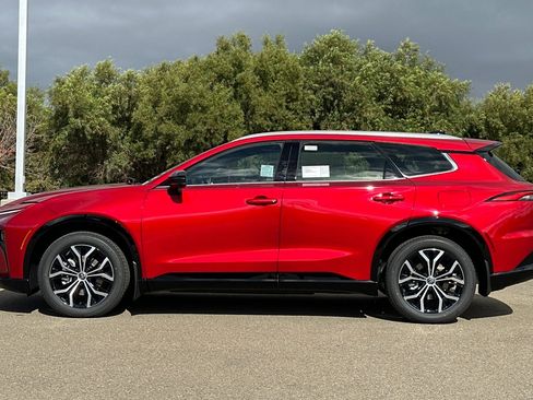 New 2025 Toyota Crown Signia image 9