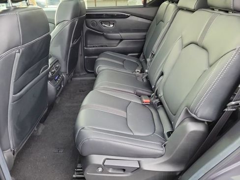 Certified 2025 Honda Pilot Touring image 11