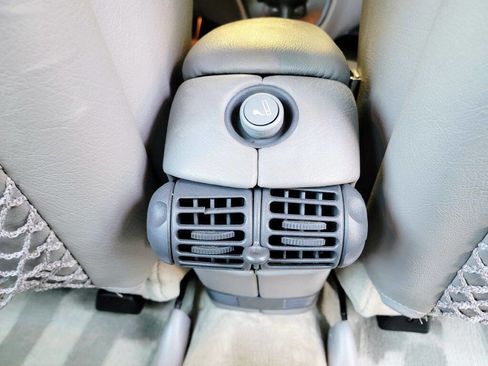 Used 1994 Pontiac Bonneville SSE FWD image 30
