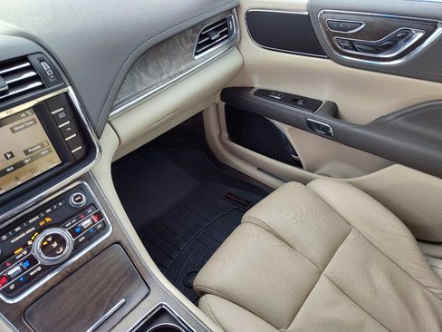Used 2017 Lincoln Continental Reserve w/ Climate Package image 15