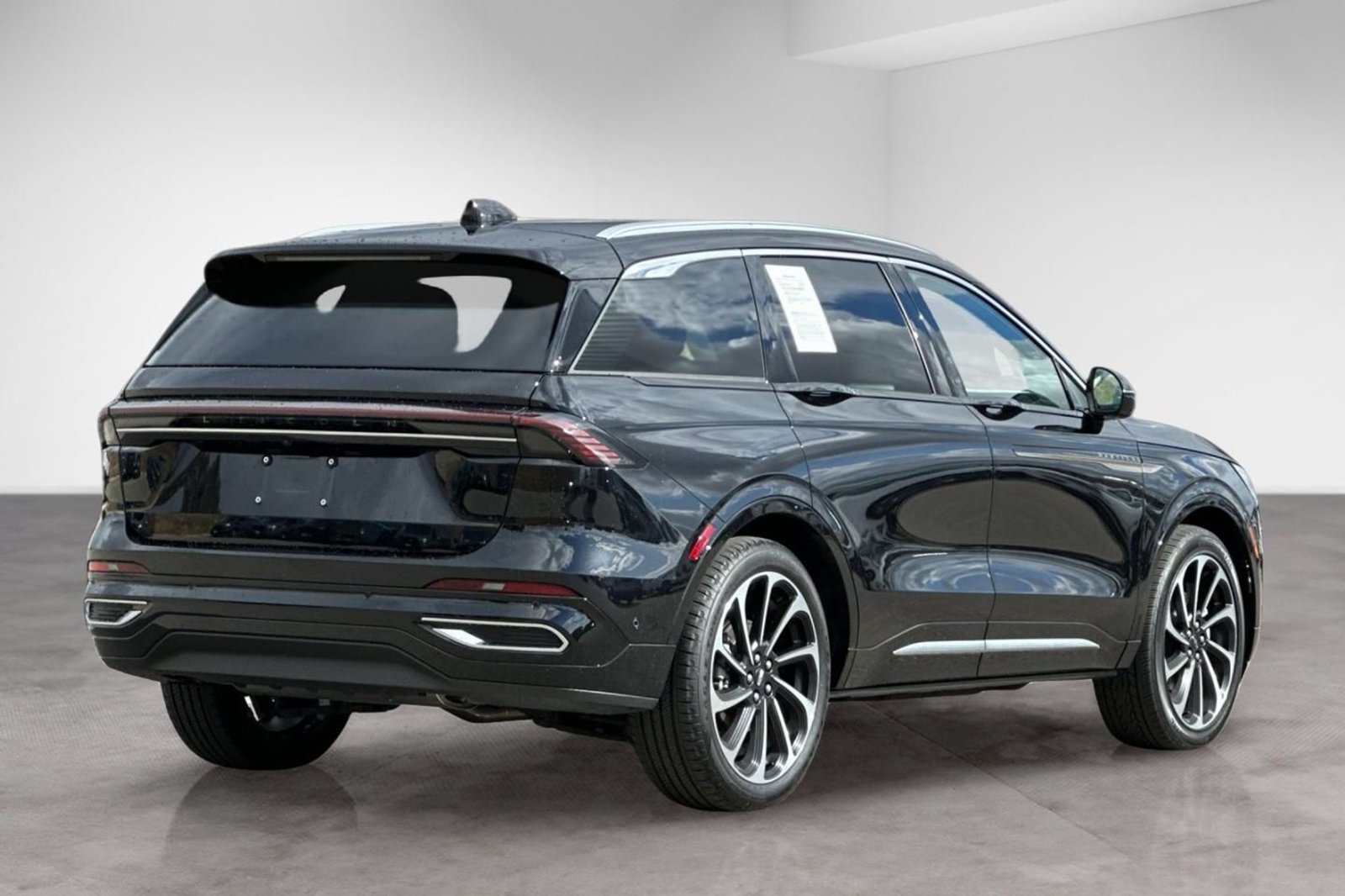 Used 2024 Lincoln Nautilus Black Label AWD/4WD image 5